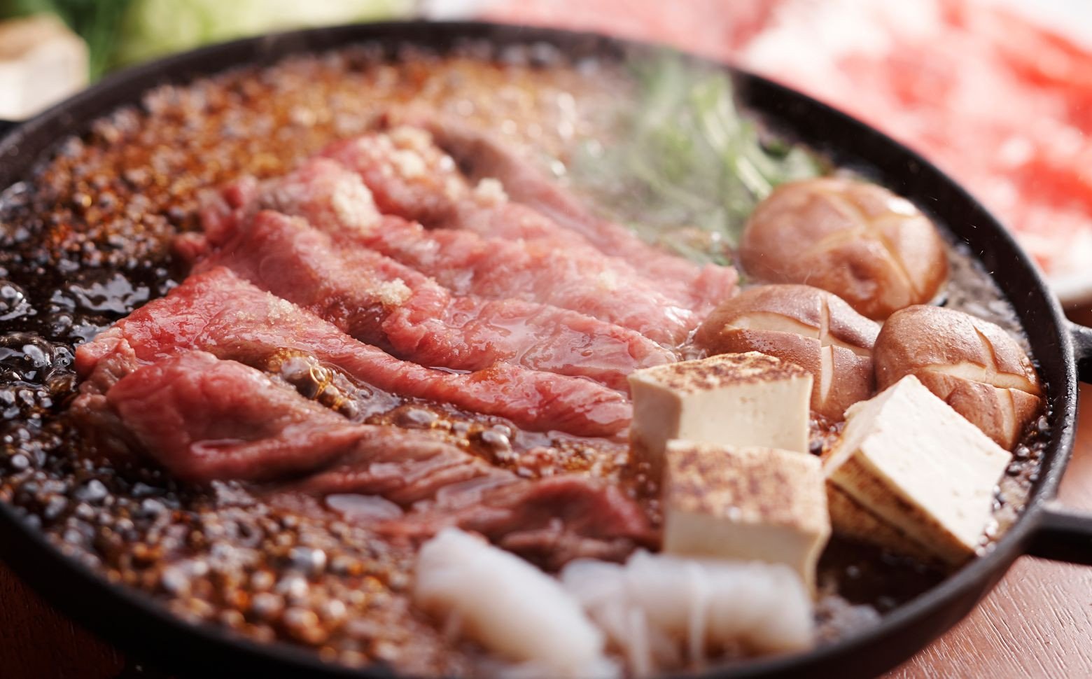 宮崎県産黒毛和牛A4等級以上 高千穂牛焼肉（ロース&上カルビ）・すき焼き用(ロース・モモ)セット 計1kg 宮崎県産黒毛和牛A4等級以上 高千穂牛 焼肉(ロース&上カルビ)・すき焼き用(ロース・モモ)セット 計1kg 焼肉 しゃぶしゃぶ すき焼き ロース カルビ モモ 牛肉 肉 お肉 精肉 精肉セット 国産 国産牛 ブランド牛 A4 薄切り スライス 宮崎県 高千穂町 _Tk002-064